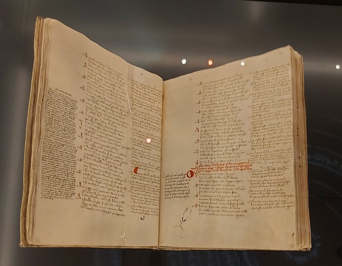 DANTE ALIGHIERI, Comedia, manuscrito en papel transcrito en Génova fechado el 10 de noviembre de 1354. (Biblioteca Nacional, Madrid)
